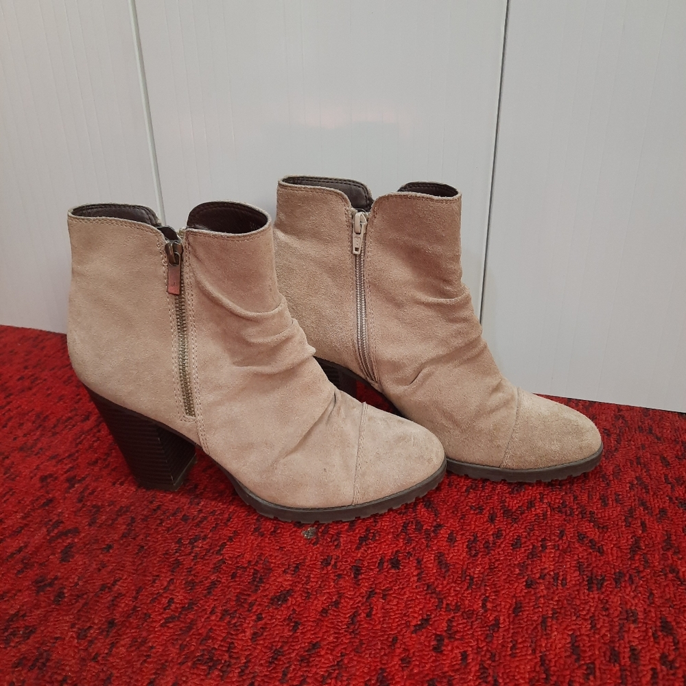 White Mountain Tom Tan Suede Leather Heel Ankle Booties Women's size 10M
